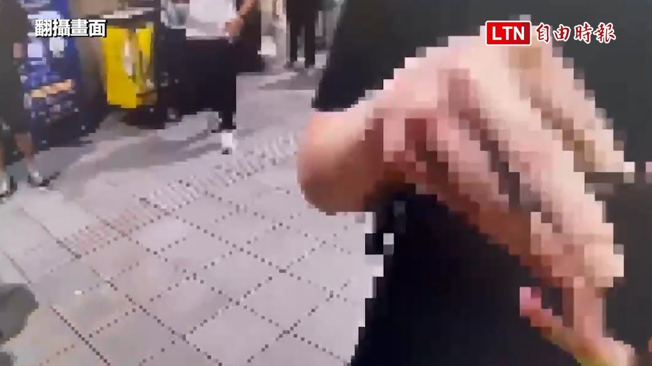 23日下班搭捷運太擠爆衝突 2名大叔車廂內展開全武行 23日下班搭捷運太擠爆衝突 2名大叔車廂內展開全武行