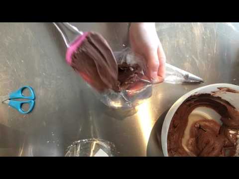 Video: Hvordan Bake En Kylling- Og Sopplagspai