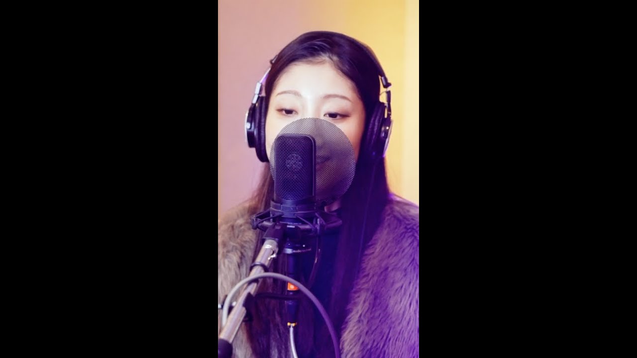 19-Year-Old Japanese Folk Singer Stuns with Traditional Vocals 