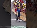 🦵After a tense sprint, Paul Penhoet crosses the finish line in Dunkirk on foot. Unusual footage.