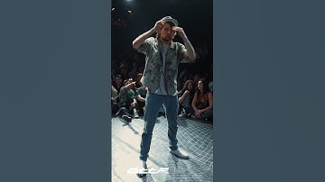 The robot took doping right during the battle #dance #robotdance #robot #animation #shorts