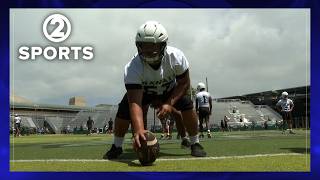 Hawaii center Ethan Spencer embraces emotions of senior season ahead of opener at Stanford
Its one last go, so Im trying to give my all every single day - Hawaii center, Kailua native Ethan Spencer embraces the emotions of senior season as the Saint Louis graduate looks to lead the Rainbow Warrior offense into season opener at Stanford this Saturday • For more UH Football coverage: khon2.com/sports
Hawaii News, Hawaii Weather, Hawaii Sports
See more of the team that is Working for Hawaii on our website: https://www.khon2.com
Stay informed about Hawaii news, weather, sports and entertainment, subscribe to the KHON2 YouTube channel: https://www.youtube.com/user/KHONNewsHawaii?sub_confirmation=1
Check out our morning news podcast: https://khon2.com/khon-2go
Sign up to receive the latest Hawaii news in your inbox: https://nxslink.khon2.com/join/6sd/signup
Stay informed about Hawaii news, weather, sports, and entertainment! Follow KHON2 on our social channels:
https://www.youtube.com/user/KHONNewsHawaii/
https://www.facebook.com/khon2news
https://twitter.com/KHONnews
https://www.instagram.com/khonnews/ Hawaii center Ethan Spencer embraces emotions of senior season ahead of opener at Stanford