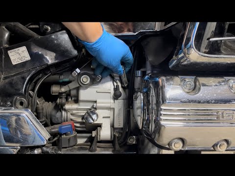 Check the oil level in a GL1500 Goldwing. - YouTube