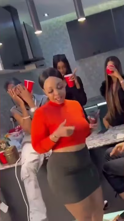 see my antenna, girl e don scatter, I wanna know, know your parol, see my eye wella, girl e don red
