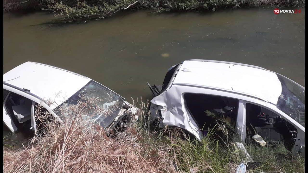 San Ferdinando di Puglia, carcasse di auto nel fiume Ofanto