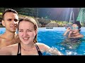 Battle dans la piscine  ma copine vs tiziana 