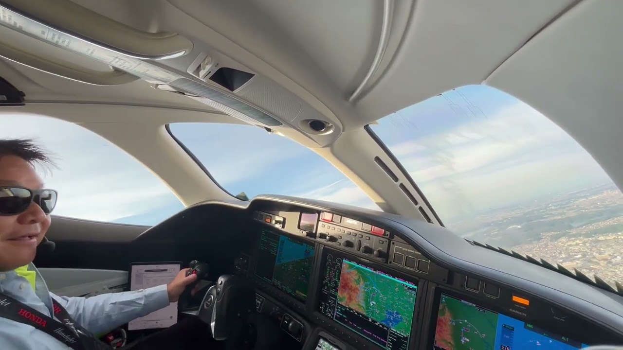 日本初🛫RJTC立川駐屯地から🛬RJTJ入間基地へHonda jet フライト真っ直ぐフライトなら2分、時間調整の為1タイムローアプローチをリクエスト。