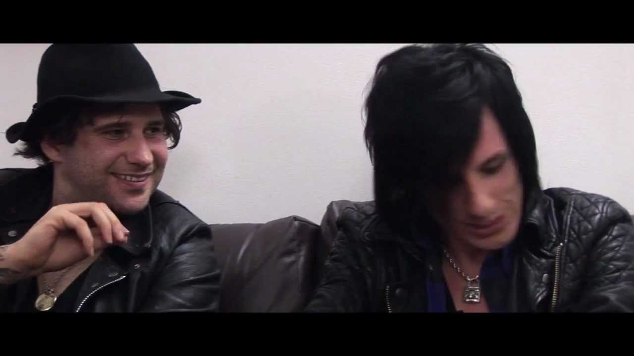 GigSlutz - Steve Meets The Howling.