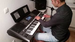 Miniatura del video "Despacito - played live on PSR S770 by Simu"