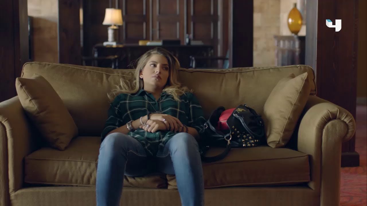 كارلا في عيادة الطبيب النفسي.. مضحك جدا