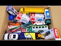 トミカミニカーが箱に盛り沢山！収納するよ☆はたらくくるま 救急車 パトカー ゴミ収集車 バス 緊急車両Box full of Tomica minicars. Store more and more!