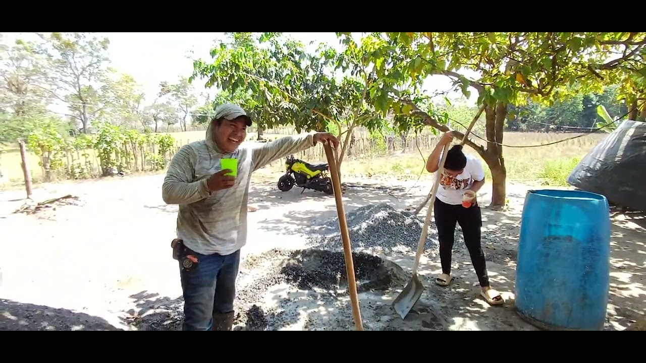 Se empezó a fundir la sanja en el proyecto de Tony y familia. 