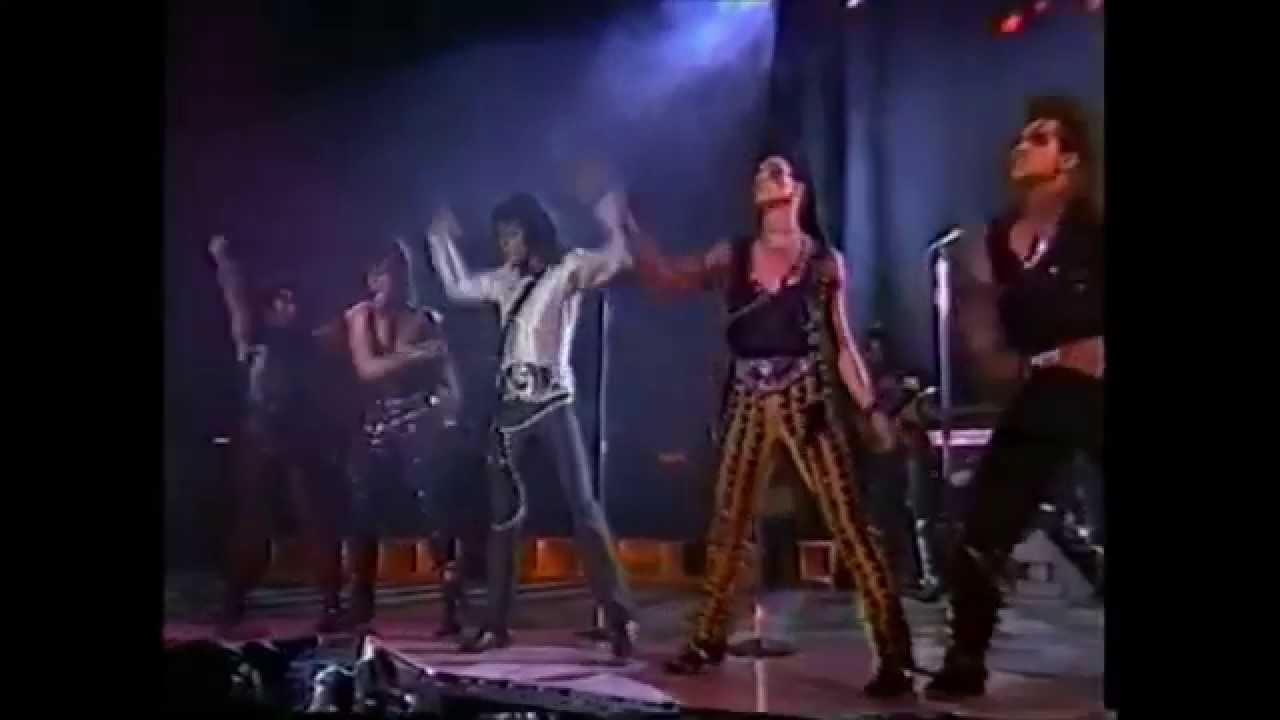 bad tour dancers