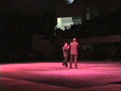 HYPNOSIS WORLDS RECORD WITH 3800 CHINESE PEOPLE HYPNOTIZED IN TAIWAN TOM SILVER HYPNOTIST