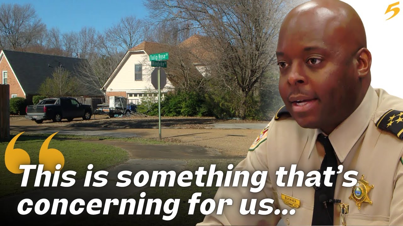 Водитель автомобиля был угнан и похищен группой лиц, выдававших себя за полицейских, в ходе целен...