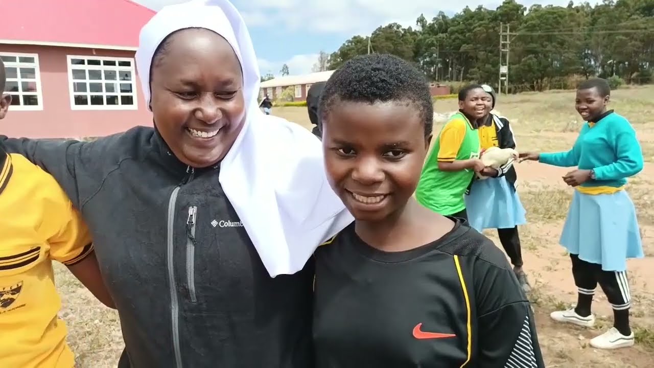 Collegine Girls' Talents' Day: Wanafunzi, Walimu na Masista wakishiriki katika michezo mbalimbali.