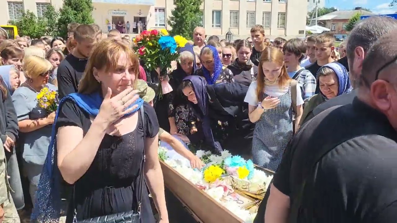 День похорону Олександра Максимюка, 20-річного воїна з Острога