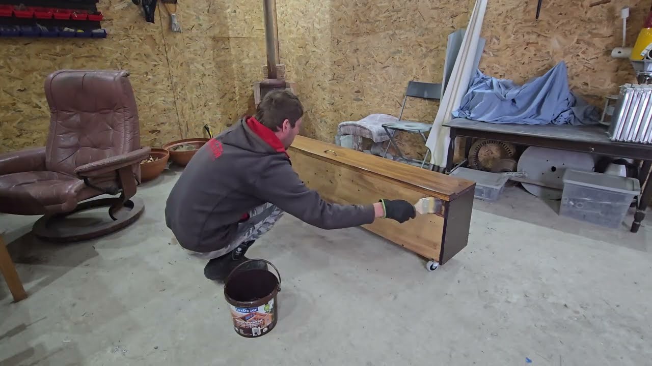 3-dalis. Akumuliatorių dėžė pabaikta. Akumuliatoriai sudėti. Garaže maža pertvarka.