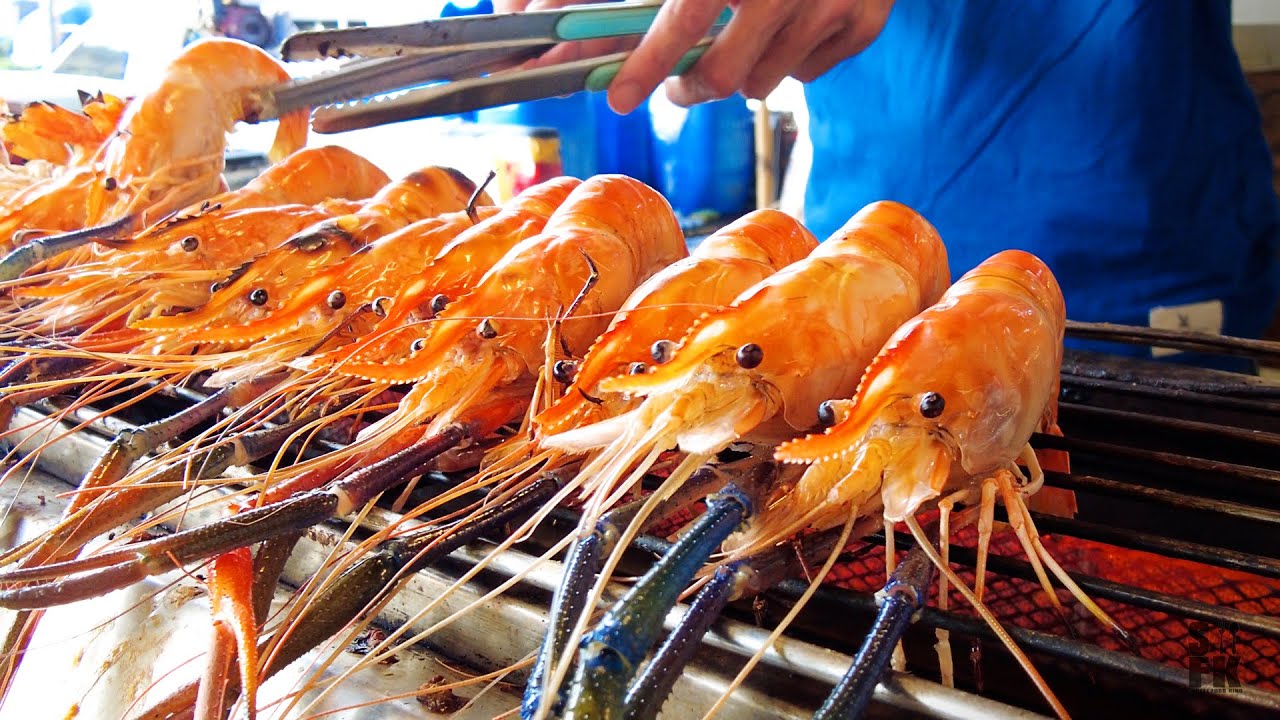 ⁣Eating at a Seafood Market in Bangkok Thailand | Thonburi Market Place