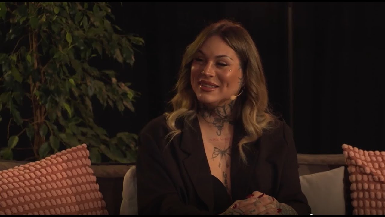 Naked Warm Up #10: Varlata odstraní, penis se použije. Zoe Black o tranzici z muže na ženu