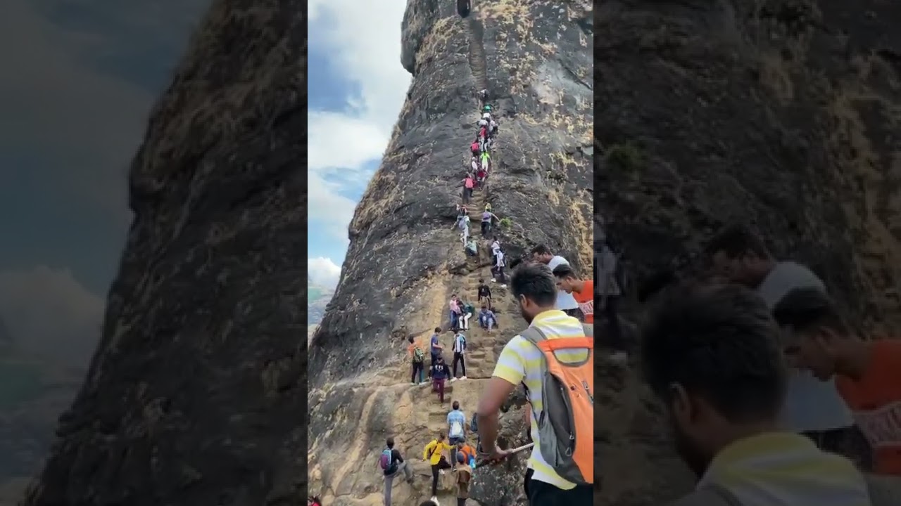 HARIHAR KILLA IN TRIMBAKESHWAR MOUNTAIN RANGE| SNOW FALL | HD WHATSAPP STATUS | FULL SCREEN | 4K