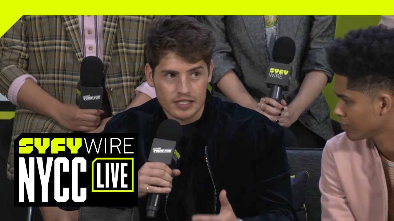 The Cast Of Marvel’s Runaways On Season 2 | NYCC 2018 | SYFY WIRE