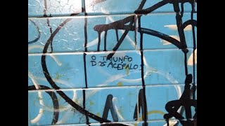 O Triunfo dos Acéfalos - Cai da Cadeira