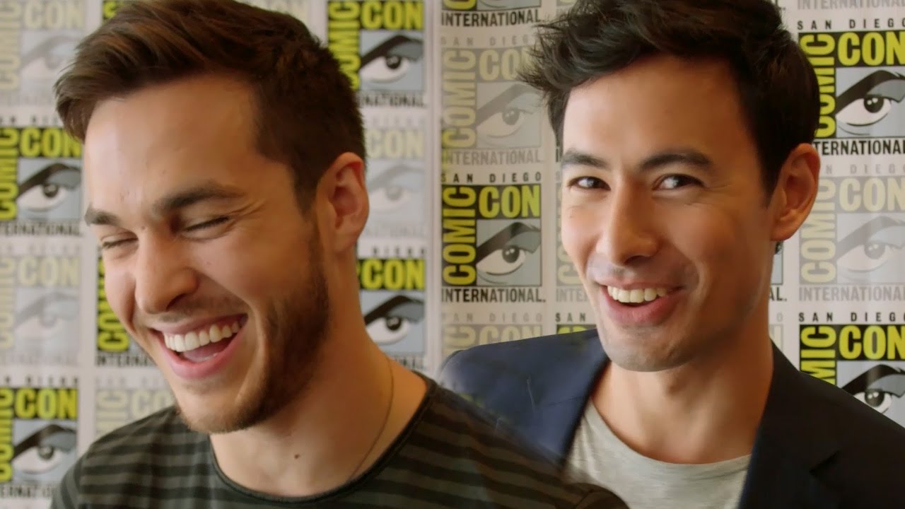 Containment Cast Plays Rapid Fire Game Comic Con 15 Youtube