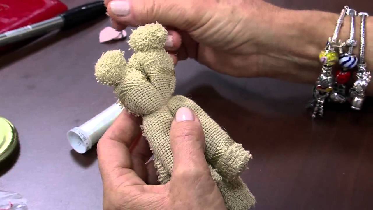 Mulher.com 02/03/2015 Ursinho em toalha de mão por Nancy Mincauscate