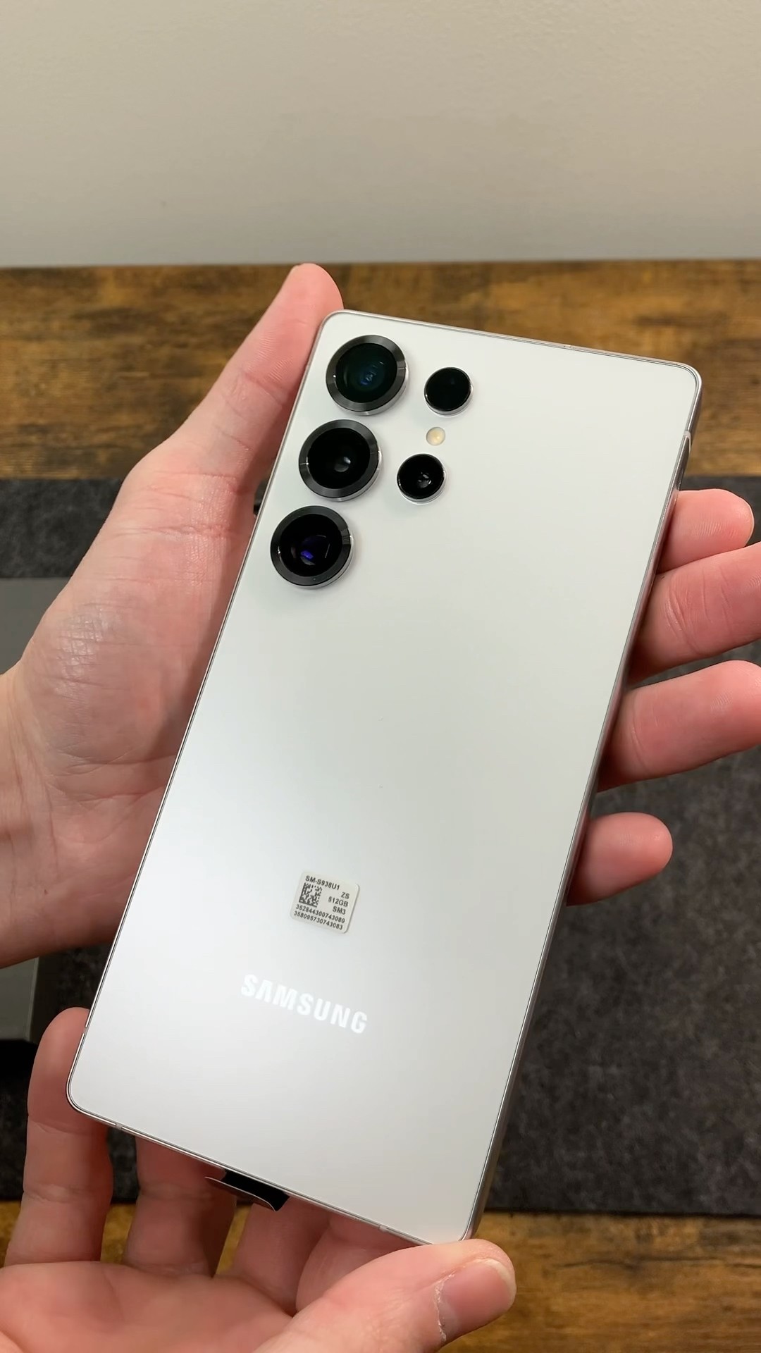 Unboxing the new Samsung Galaxy S25 Ultra in Titanium White Silver