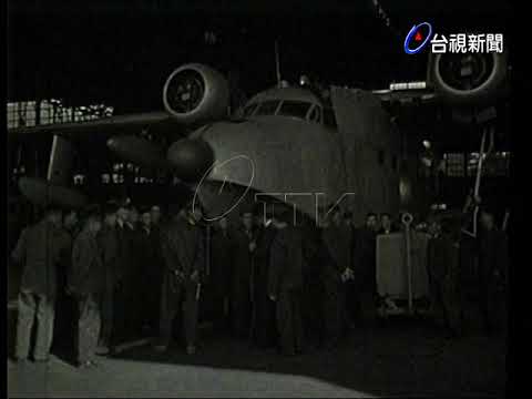 興國訪問台中某修護基地的空軍地勤官兵
