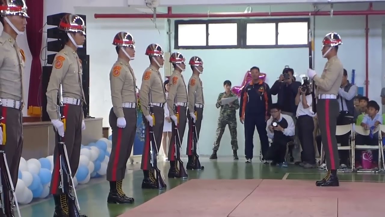 海軍陸戰隊儀隊 -驗槍- 20131113台東商水國防展演