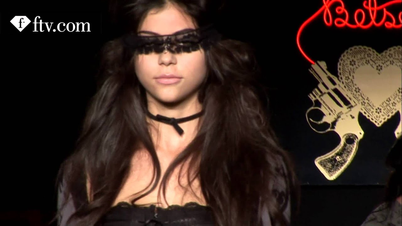 NEW YORK F/W 10/11 - BETSEY JOHNSON SHOW