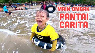 Rex Main Ombak di Pantai Carita Anyer