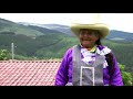 El poncho verde de los Andes - Pioneros del oro verde en los Andes del Peru