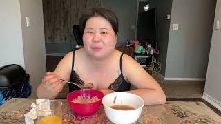 Eating breakfast / hnub no kuv noj vam leeb mas qab tiag2 li 5/2/2024