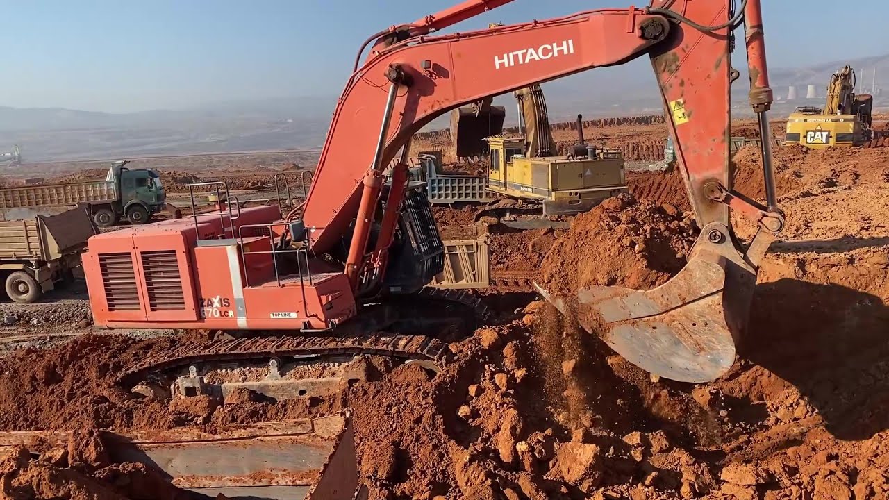 Hitachi Zaxis 670LC Excavator & Caterpillar Excavators Loading