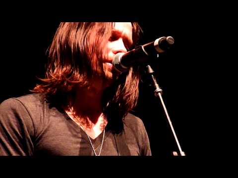 Myles Kennedy from Alter Bridge singing Hallelujah unprepared ( HMH Amsterdam november 8 2010 )