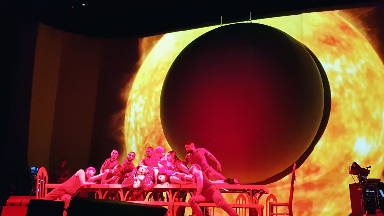 Ariana Grande - god is a woman/raindrops (an angel cried) PIT VIEW: Sheffield | Samantha Barlow