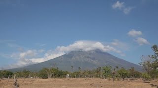 El volcán Agung amenaza al turismo, la mayor industria de Bali