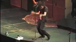 Pearl Jam: Eddie Vedder doing The Evolution (dance compilation) chords
