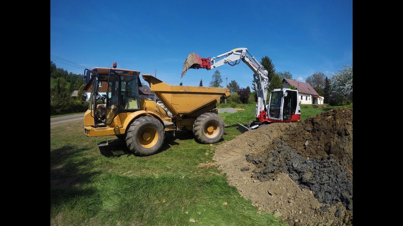 Takeuchi TB 290 loading Hydrema 912 / Meziskládka / Nakládání výkopku z kanalizace