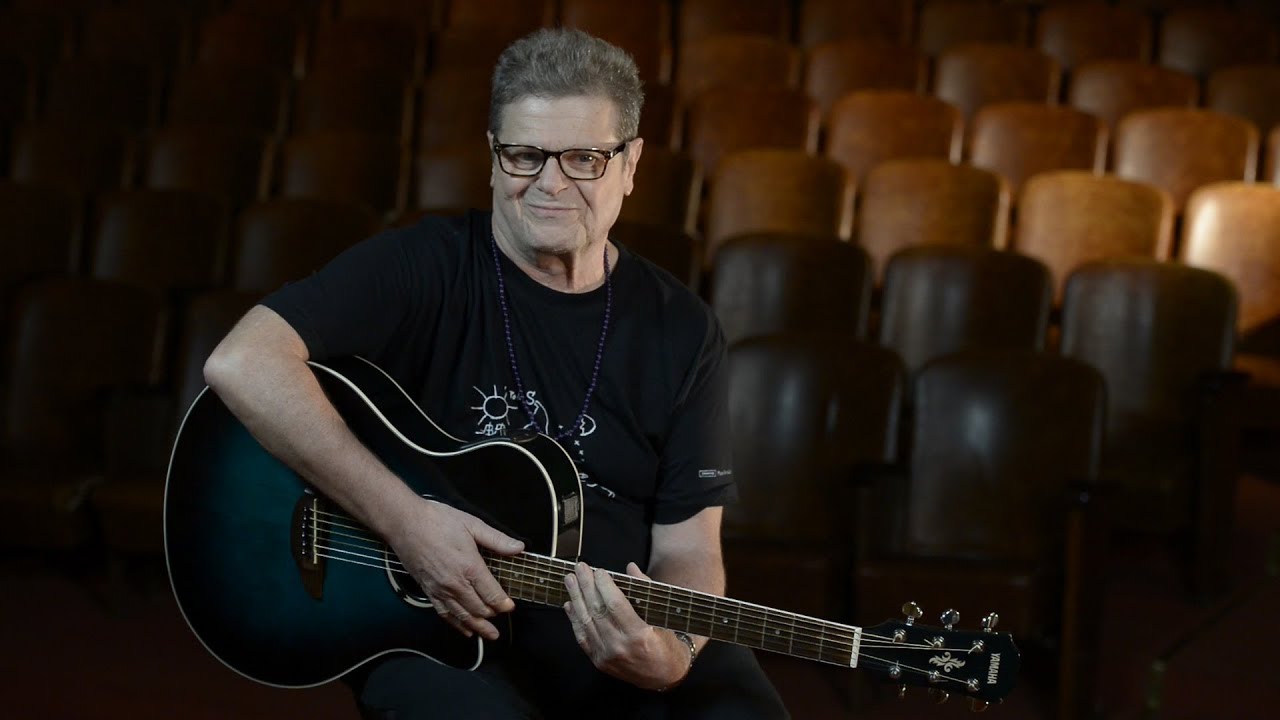 Gustavo Santaolalla interpreta “Secreto en la montaña” - YouTube