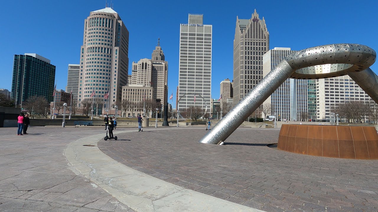 Detroit Walking. Hart Plaza up Woodward Ave to The District