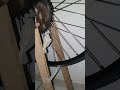 Alinhando a roda da bike na gambiarra, tudo sempre é na gambiarra🥲