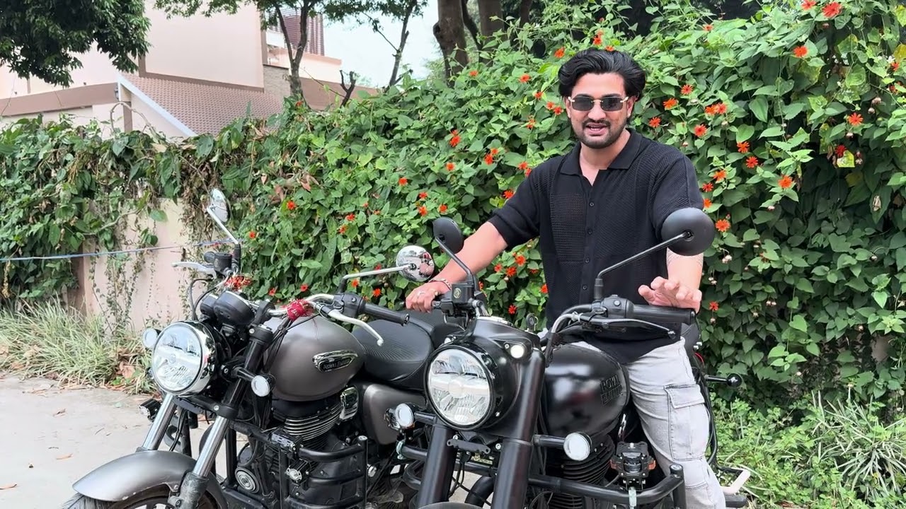 Classic 350 Stealth black vs Meteor 350 Stellar 2025 comparison.