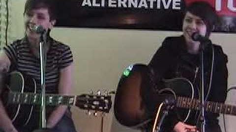 Tegan and Sara - Interview + Walking With A Ghost 3of3