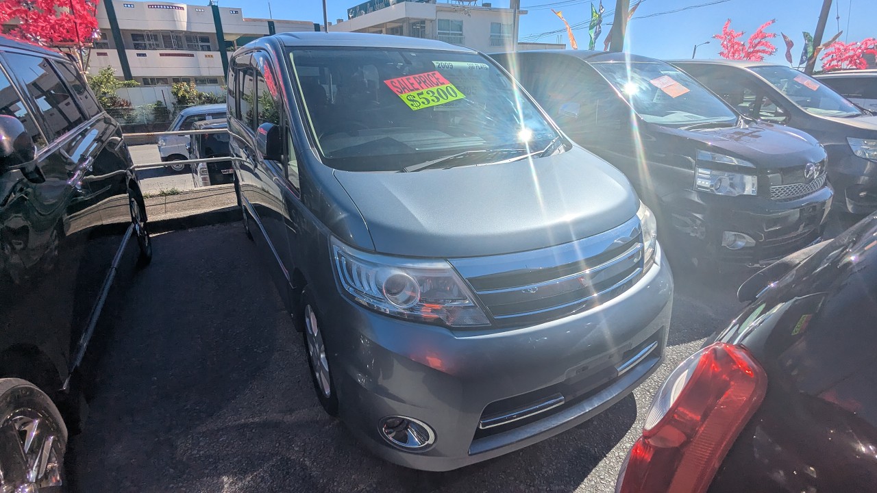 Johnny's Used Cars Okinawa - 2009 Nissan Serena (CC25) - YouTube