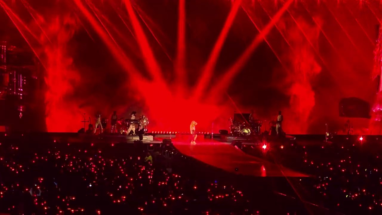 Las mujeres ya no lloran World Tour - Ojos así - Shakira