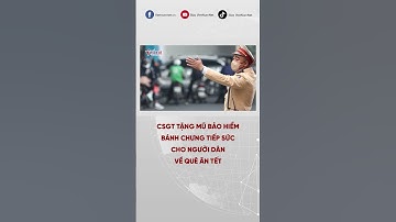 CSGT tặng quà tiếp sức cho người dân về quê ăn Tết #shorts